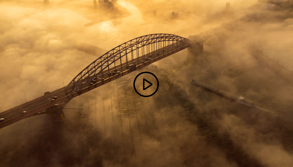 Vliegen boven de Mist